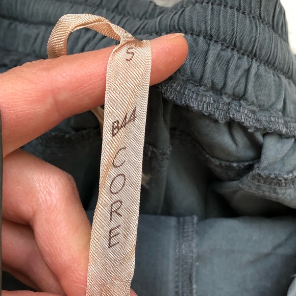 B44 Core 100% Silk Short Sz. S - Picture 3 of 6